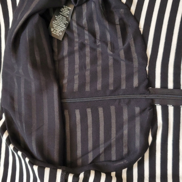 Vince Camuto Black & White Striped Peplum Shirt - Medium Size! NWT! ❤ - Picture 11 of 16